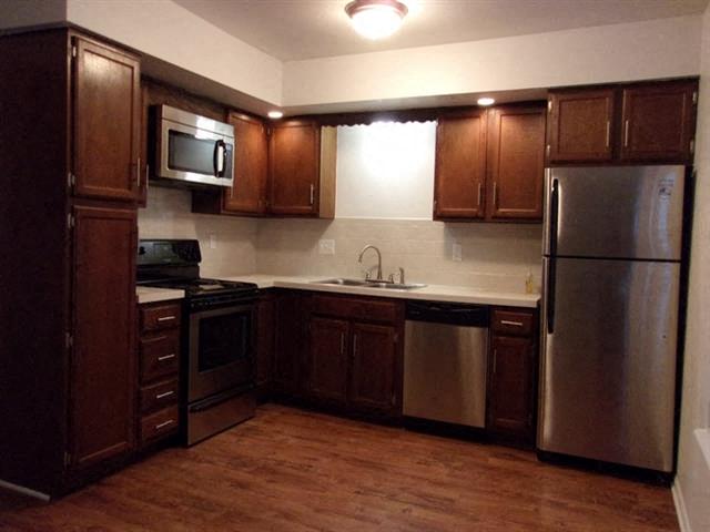 http://cdn.rentcafe.com/dmslivecafe/3/728544/MI _Lansing_AutumnRidgeApartments_p0735433_9_09_1_PhotoGalleryNew.JPG